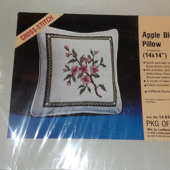Vintage Lee Wards Stamped Cross Stitch Kit Apple Blossom 14x14 Pillow - Picture 2 of 5